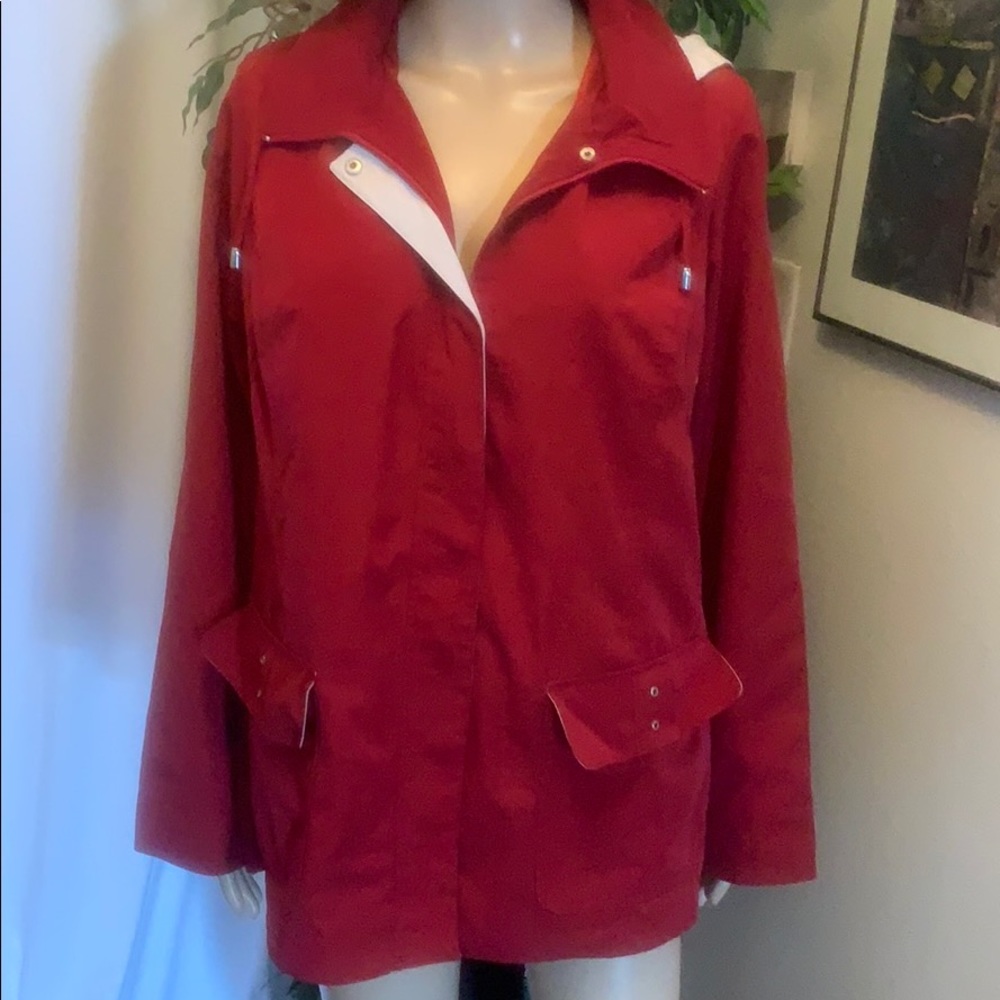Jacket  Maroo/Red front pockets and hood Sz lg